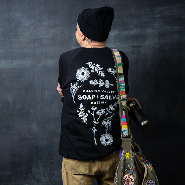 Bekleidung: Unisex Bio-Raglan-Sweatshirt mit Rundhalsausschnitt